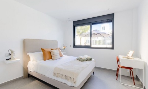 Venta - Chalet Independiente -
Algorfa