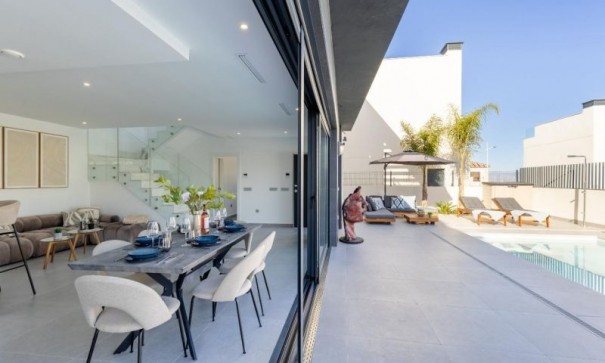 Venta - Chalet Independiente -
Algorfa