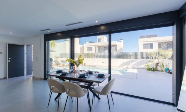 Venta - Chalet Independiente -
Algorfa