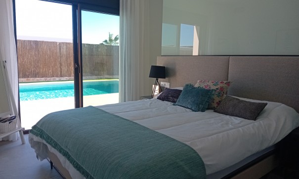 Venta - Chalet Independiente -
Algorfa