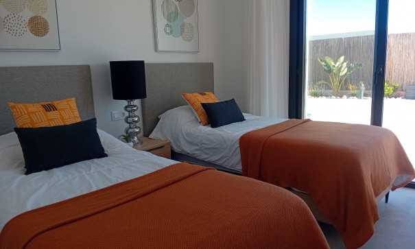 Venta - Chalet Independiente -
Algorfa