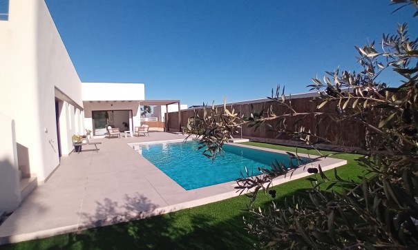 Venta - Chalet Independiente -
Algorfa