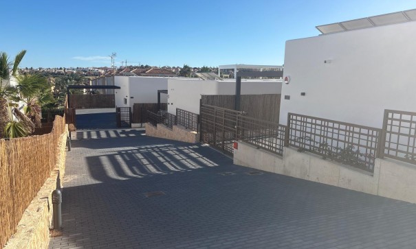 Venta - Chalet Independiente -
Algorfa