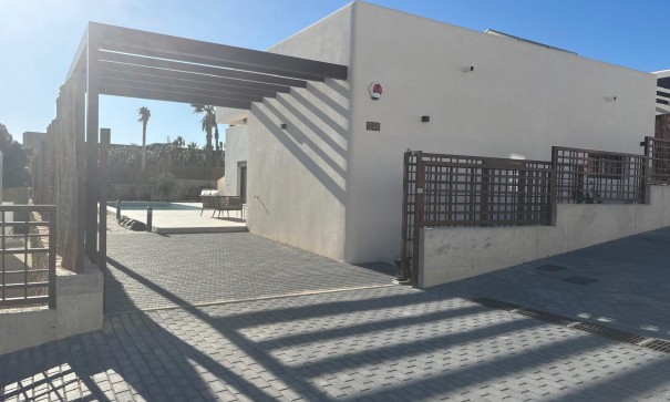 Venta - Chalet Independiente -
Algorfa