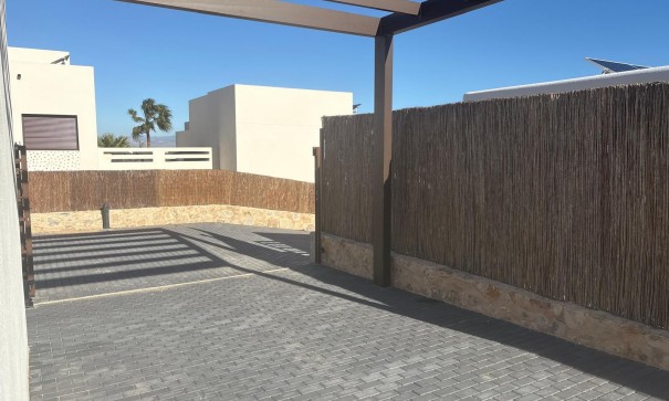 Venta - Chalet Independiente -
Algorfa