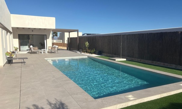 Venta - Chalet Independiente -
Algorfa