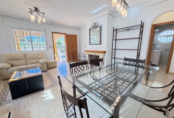 Herverkoop - Vrijstaande Villa -
Villamartín