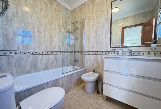 Herverkoop - Vrijstaande Villa -
Villamartín