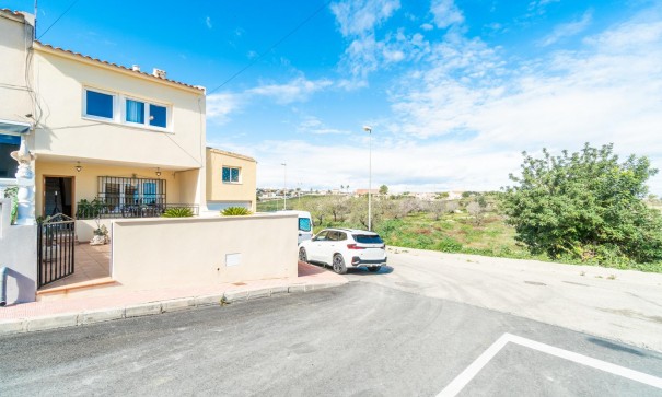 Venta - Casa de pueblo -
Orihuela - Desamparados-Hurchillo-Torremendo