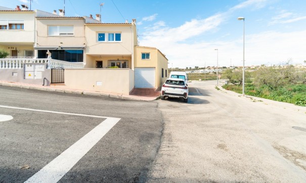 Venta - Casa de pueblo -
Orihuela - Desamparados-Hurchillo-Torremendo