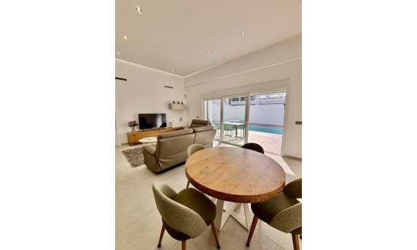 Återförsäljning - Fristående villa -
Benijofar