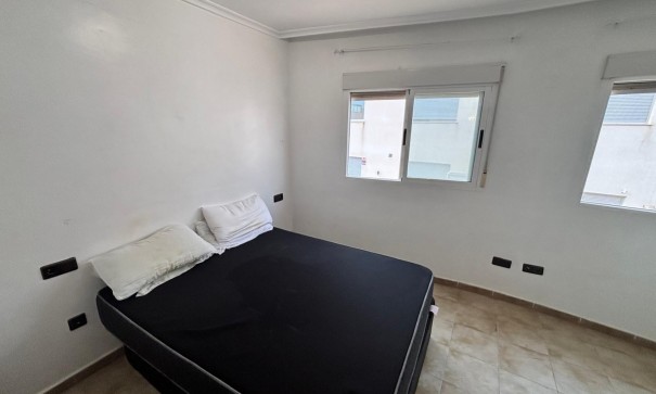 Venta - Casa de pueblo -
Guardamar del Segura - Urbanizaciones