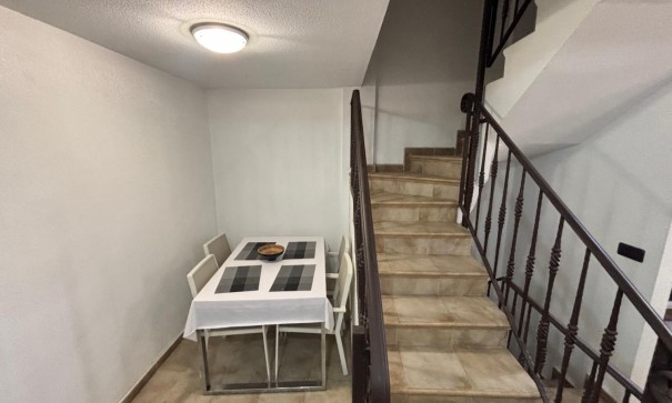 Venta - Casa de pueblo -
Guardamar del Segura - Urbanizaciones