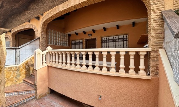 Venta - Casa de pueblo -
Guardamar del Segura - Urbanizaciones