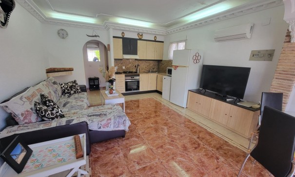 Herverkoop - Stadswoning -
Torrevieja - La Siesta - El Salado - Torreta