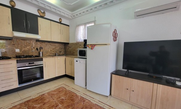 Herverkoop - Stadswoning -
Torrevieja - La Siesta - El Salado - Torreta