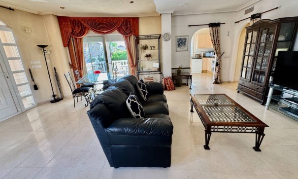 Venta - Chalet Independiente -
Benferri