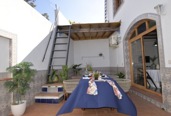 Herverkoop - Stadswoning -
SAX