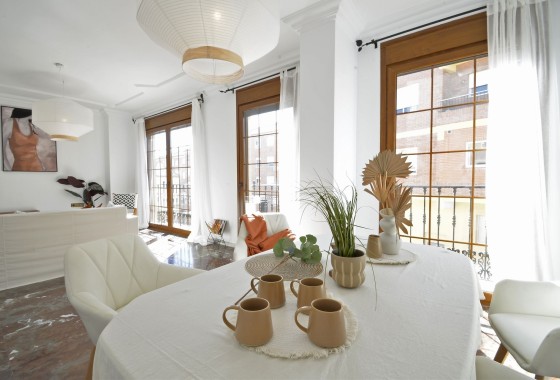 Herverkoop - Stadswoning -
SAX