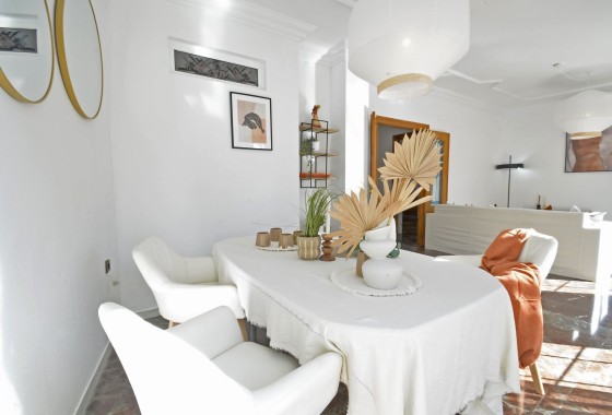 Herverkoop - Stadswoning -
SAX