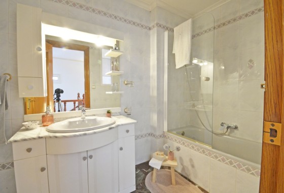 Herverkoop - Stadswoning -
SAX