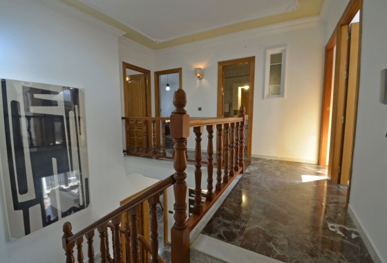 Herverkoop - Stadswoning -
SAX