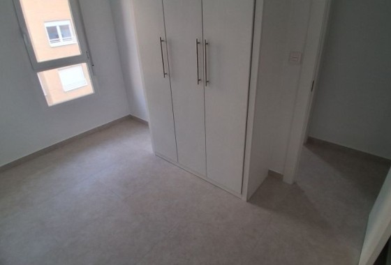 Sprzedaż - Apartament / Mieszkanie -
Torrevieja