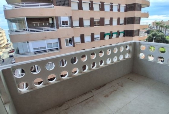 Sprzedaż - Apartament / Mieszkanie -
Torrevieja