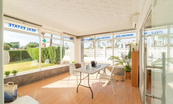 Alquiler a largo plazo - Comercial -
Orihuela Costa - La Zenia