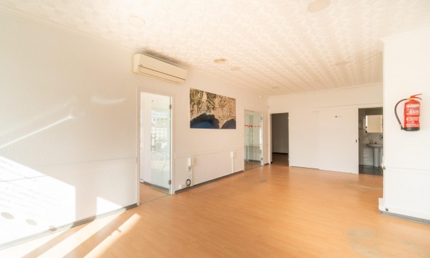 Alquiler a largo plazo - Comercial -
Orihuela Costa - La Zenia