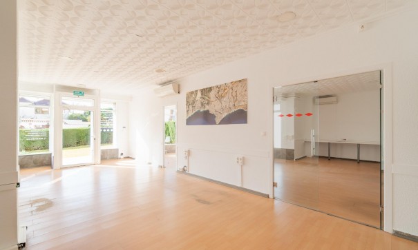 Alquiler a largo plazo - Comercial -
Orihuela Costa - La Zenia