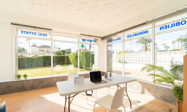 Alquiler a largo plazo - Comercial -
Orihuela Costa - La Zenia