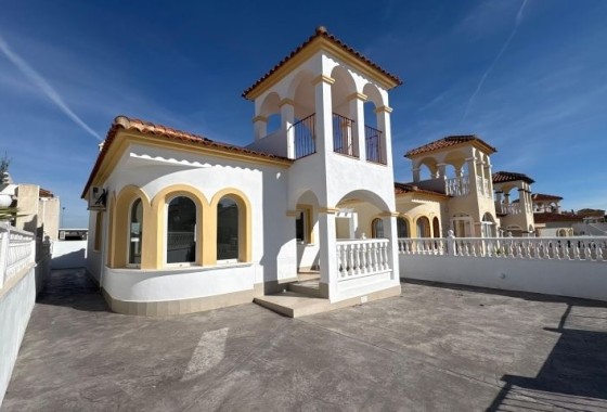 Herverkoop - Vrijstaande Villa -
Algorfa