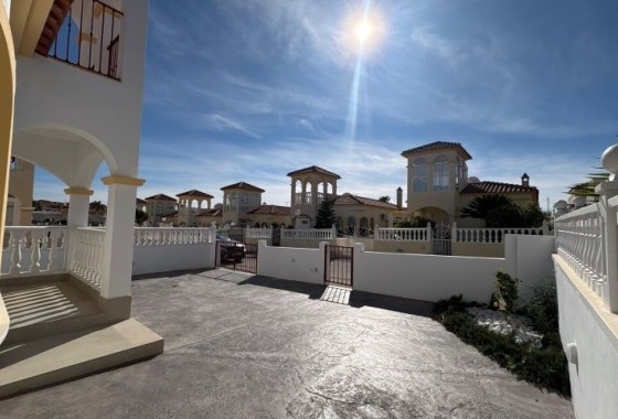 Herverkoop - Vrijstaande Villa -
Algorfa