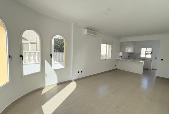 Herverkoop - Vrijstaande Villa -
Algorfa