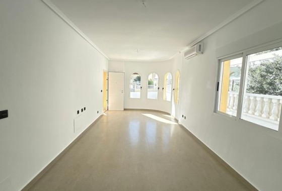 Herverkoop - Vrijstaande Villa -
Algorfa