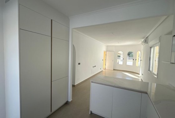 Herverkoop - Vrijstaande Villa -
Algorfa