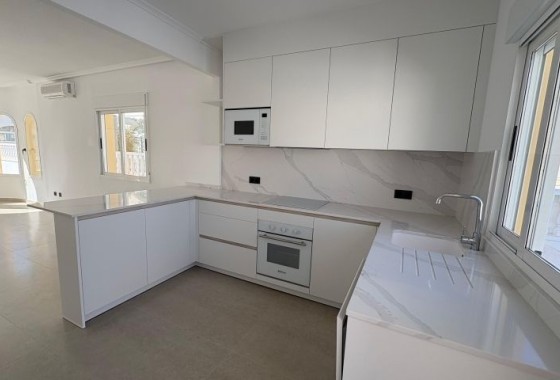 Herverkoop - Vrijstaande Villa -
Algorfa