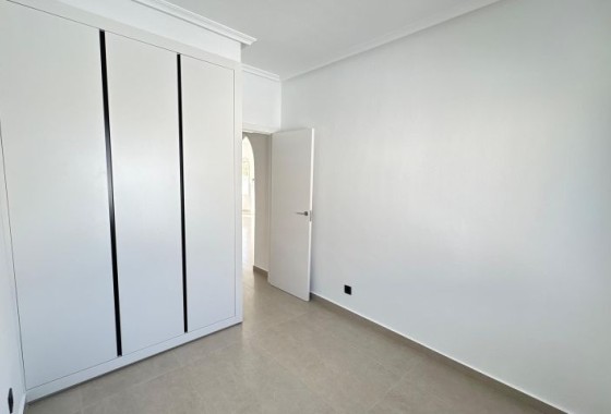 Herverkoop - Vrijstaande Villa -
Algorfa