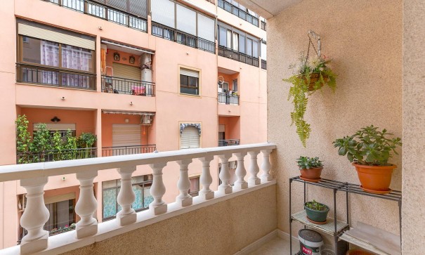 Revente - Appartement -
Torrevieja - Centro