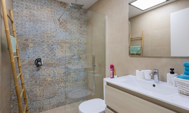 Återförsäljning - Radhus -
Benijofar