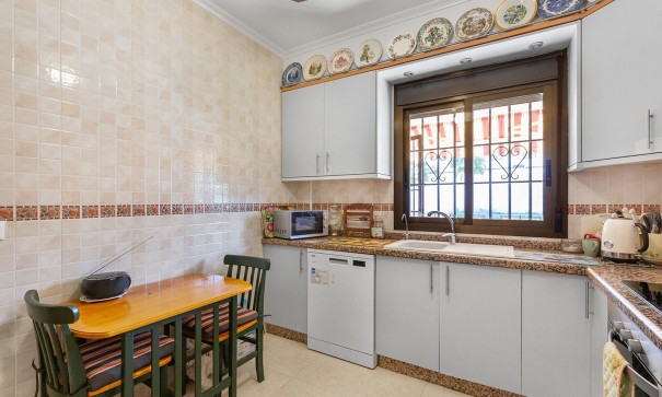 Herverkoop - Vrijstaande Villa -
Bigastro