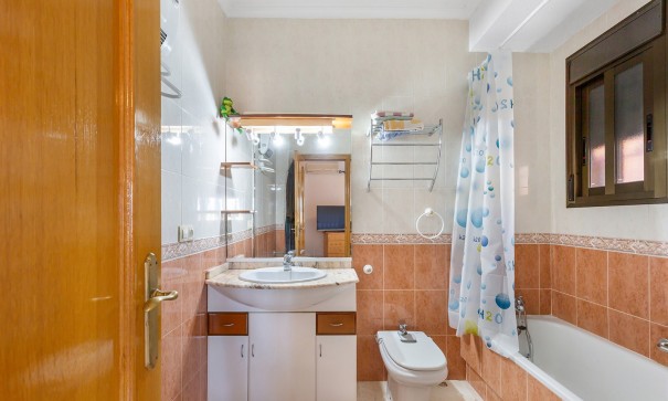 Herverkoop - Vrijstaande Villa -
Bigastro