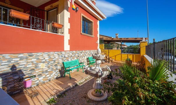 Herverkoop - Vrijstaande Villa -
Bigastro