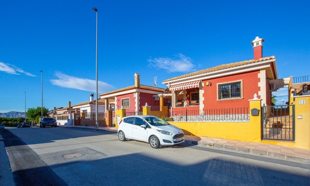 Herverkoop - Vrijstaande Villa -
Bigastro