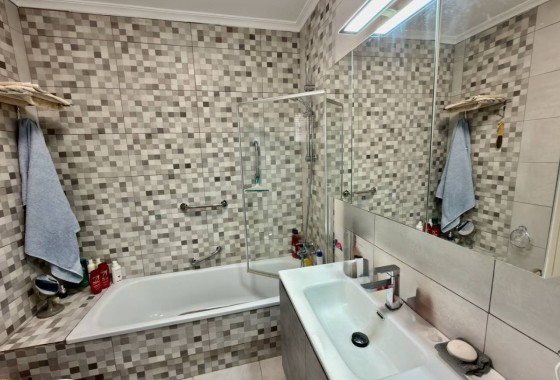 Herverkoop - Vrijstaande Villa -
Lo Crispin