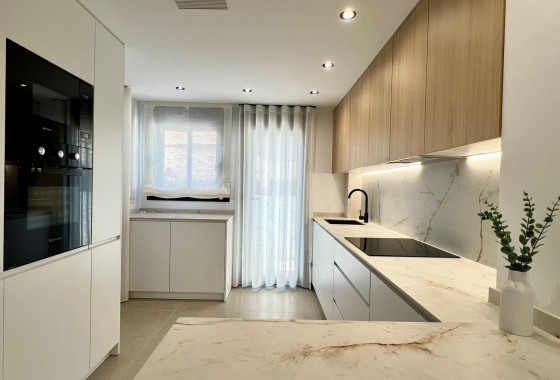 Nowa konstrukcja - Dom miejski -
Benferri