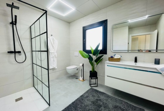 NIEUWBOUW - Vrijstaande Villa -
Torrevieja