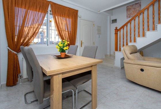 Herverkoop - Finca Landelijk pand -
Rojales - Pueblo