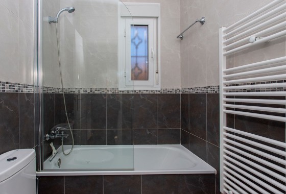 Herverkoop - Finca Landelijk pand -
Rojales - Pueblo